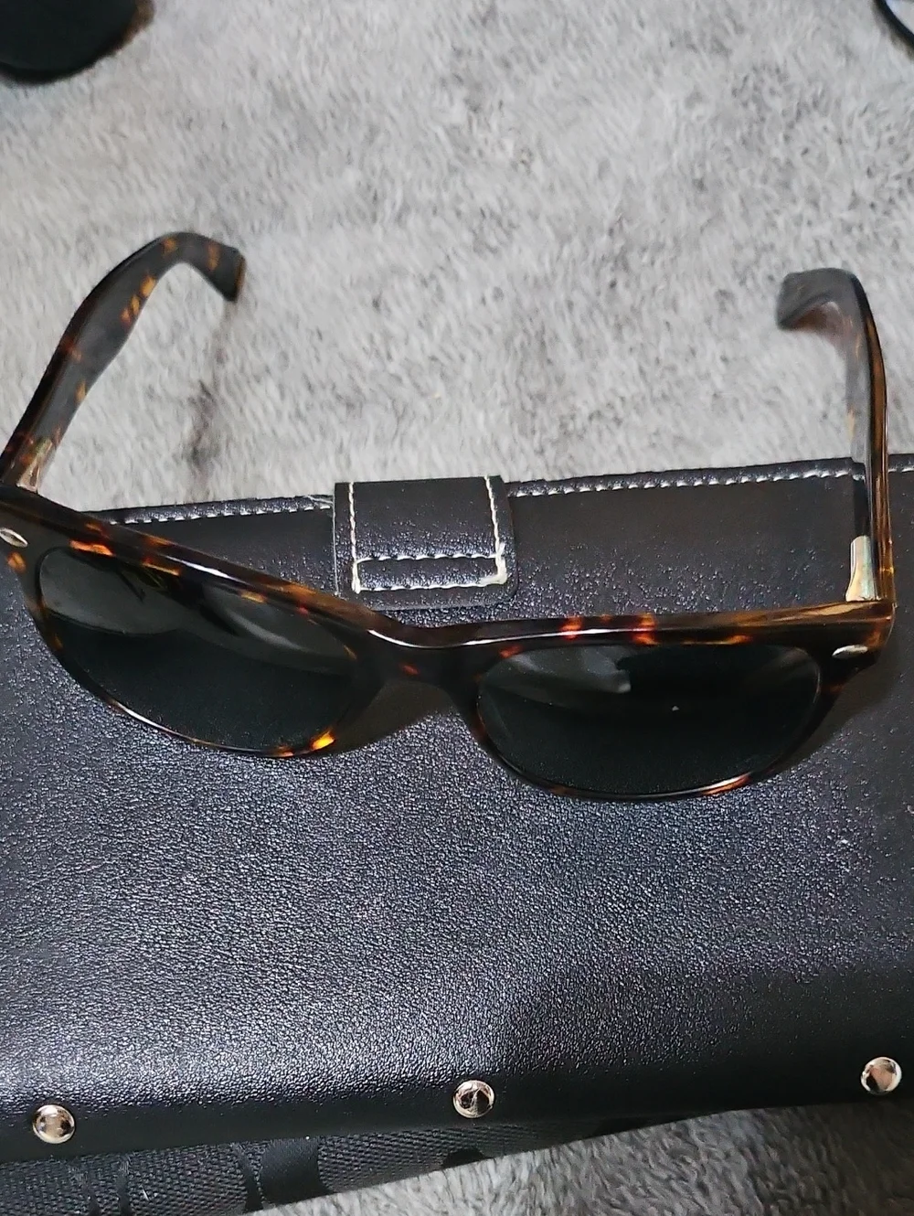 Valintino? Mens Designer Sunglasses Read